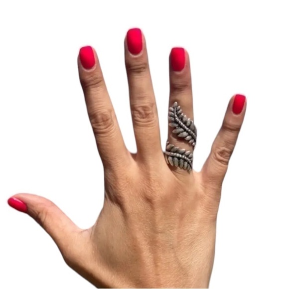 Vintage Treasures Jewelry - Vintage Boho Open Leaf Design Adjustable Wrap Ring